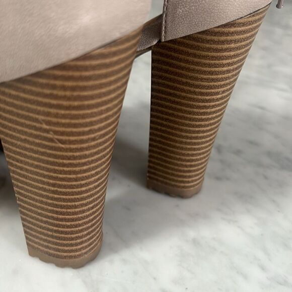 Report Women’s Taupe Tan Chunky Criss Cross Strappy Sandal Heel size 8.5 - Picture 8 of 9